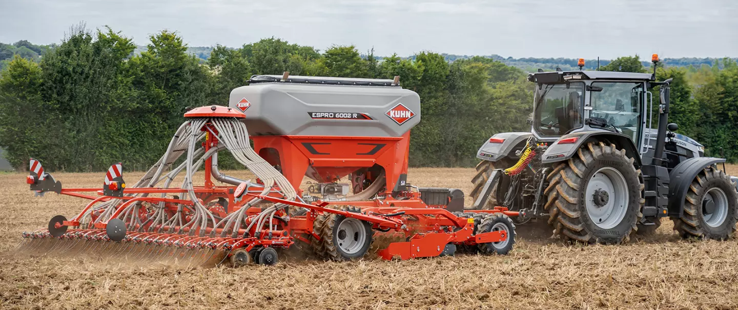 Min-till seed drill ESPRO 6002 R at work