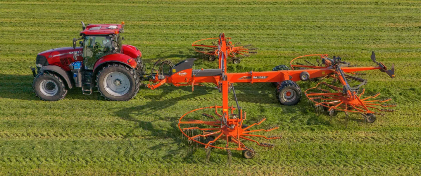 The GA 13231 4-rotor rake at work