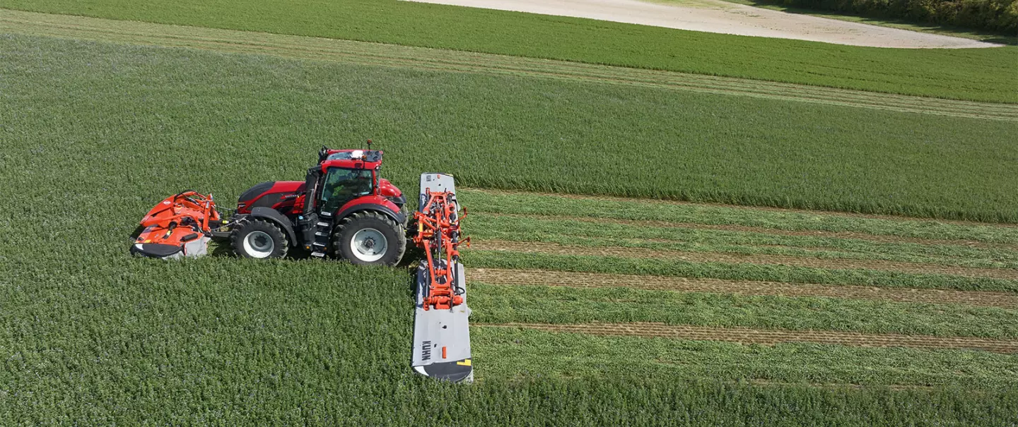 GMD 15030: The 14.50 metres mounted disc mower! | KUHN