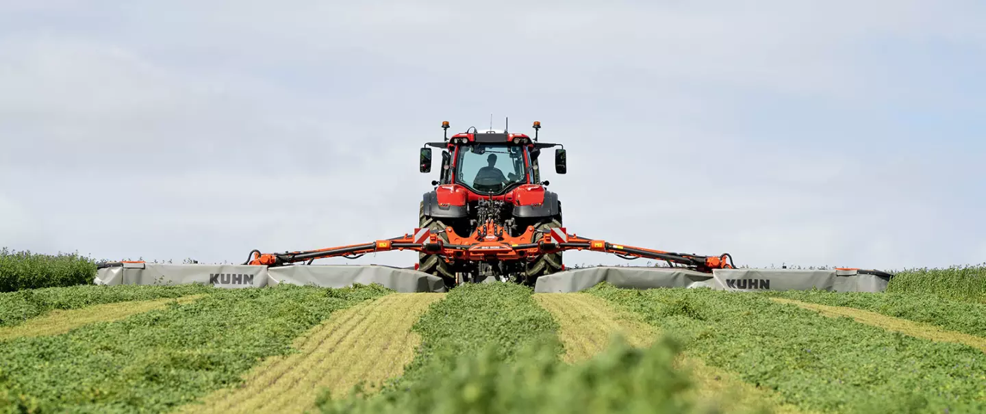 GMD 15030: The 14.50 metres mounted disc mower! | KUHN