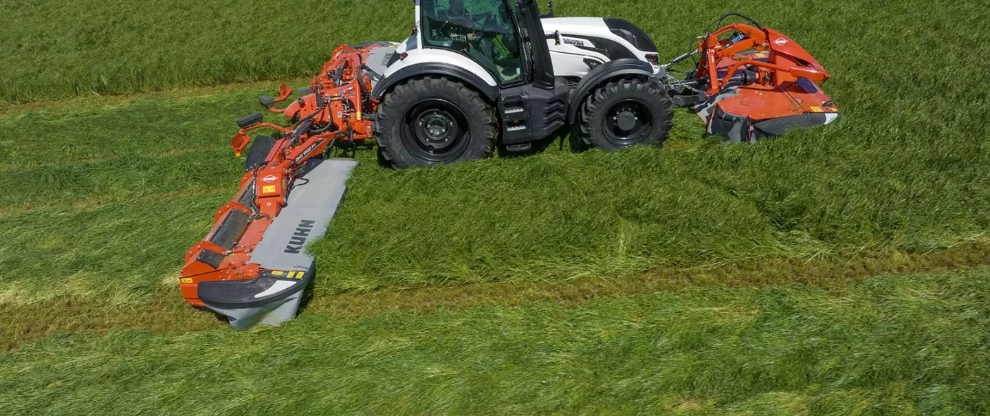 GMD 9530 RV disc mower at work