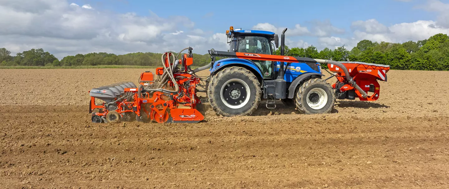Combined rotary harrow and KOSMA CSM single-grain seed drill for soil preparation and seeding in a single pass