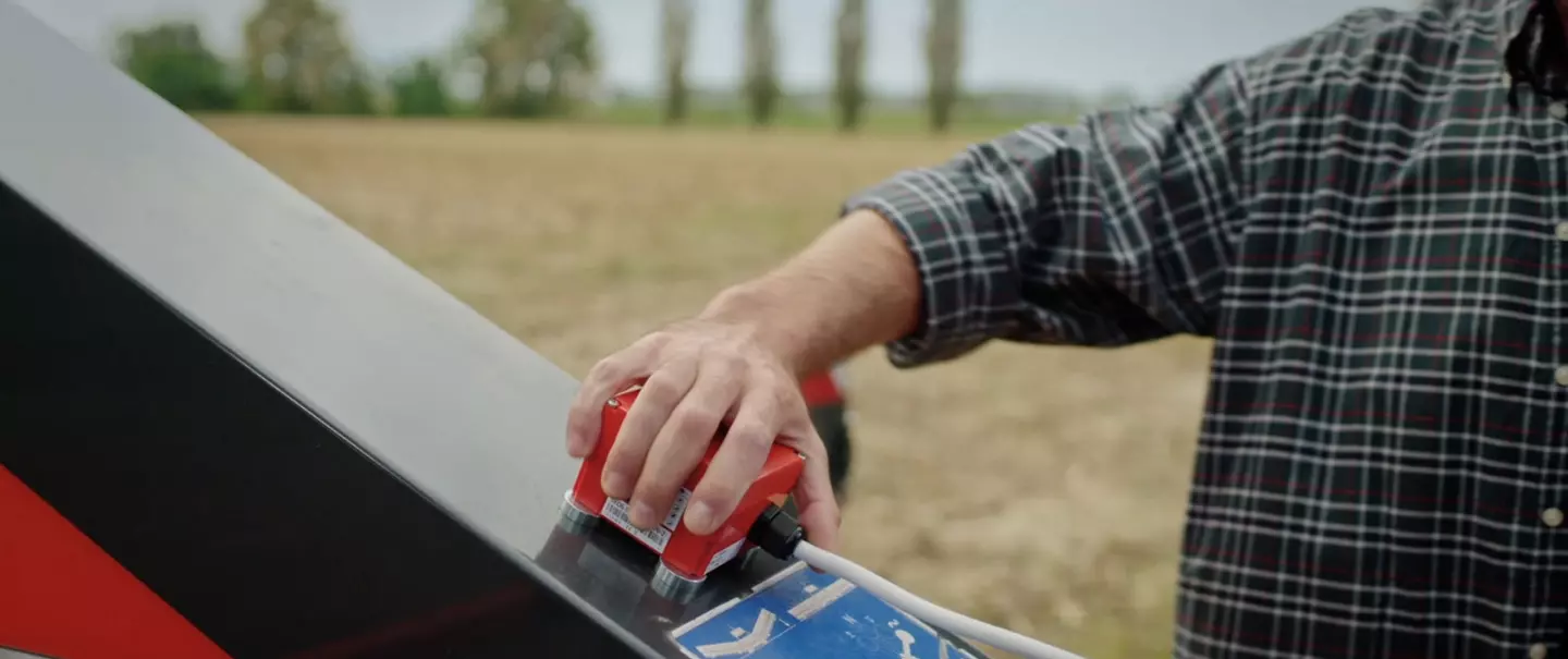 The KUHN T1 box on the MERGE MAXX