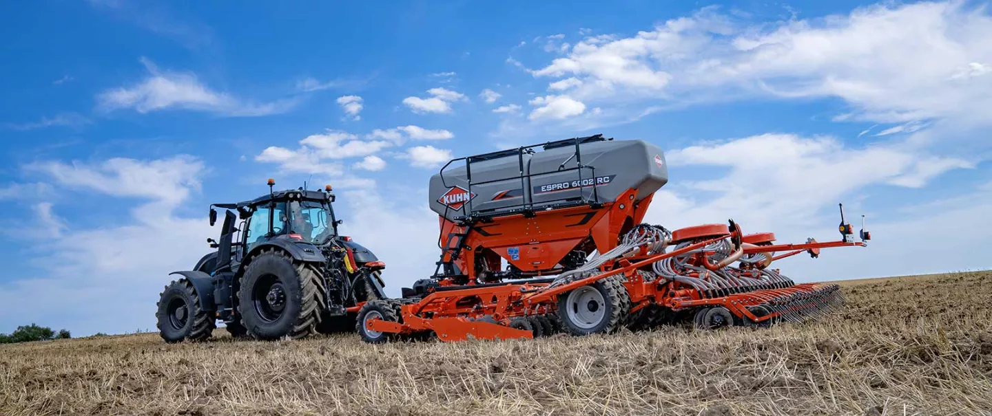 ESPRO 1002 R/RC trailed min-till seed drill at work