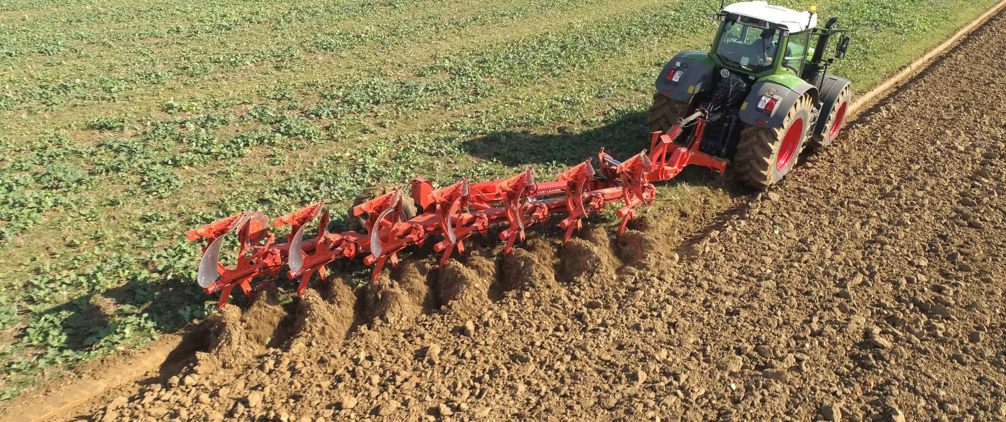 VARI-LEADER plough at work