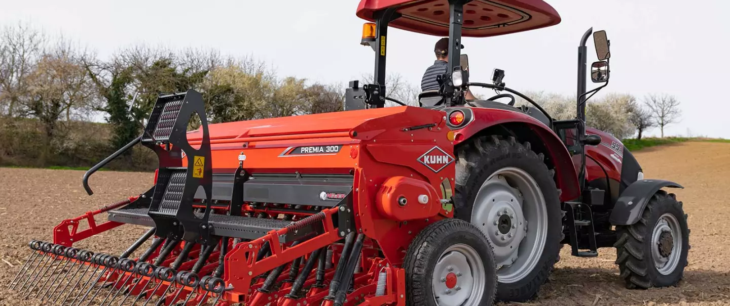 Photo du semoir mécanique porté PREMIA 300 au travail