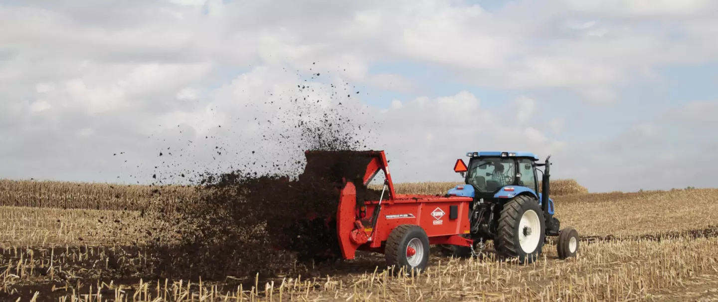 Aanzicht van de KUHN meststrooiers PS 235
