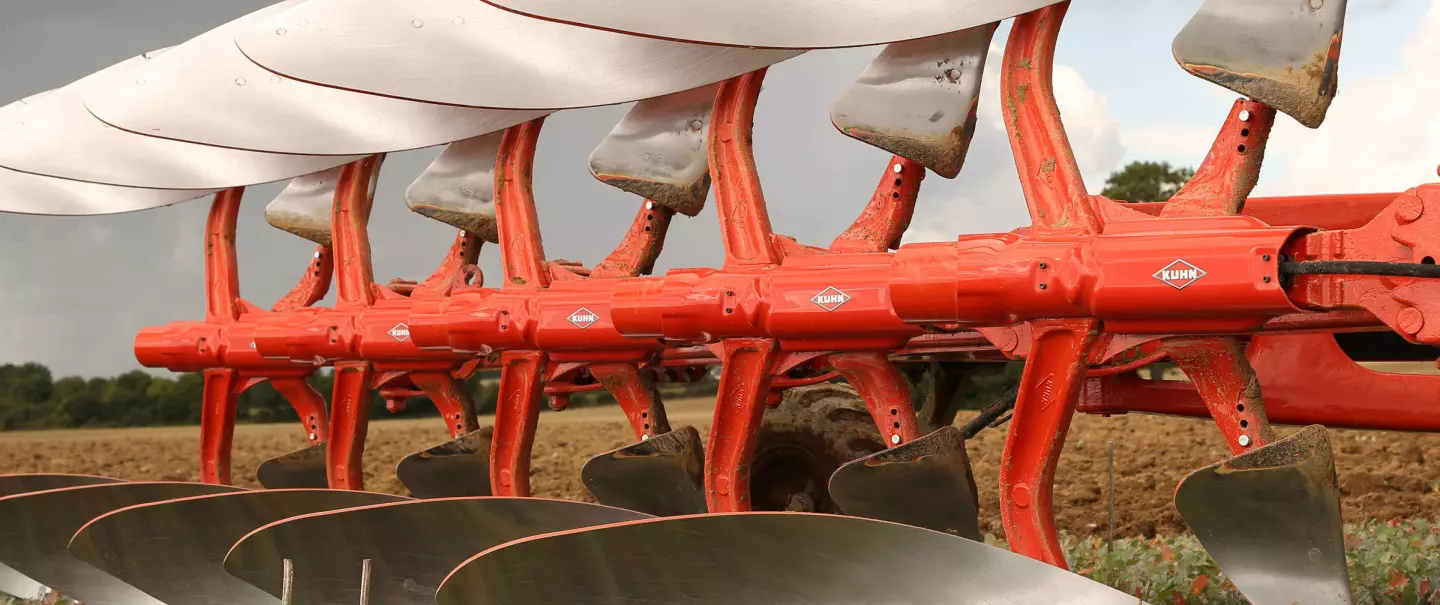 KUHN Plough Body Range at work