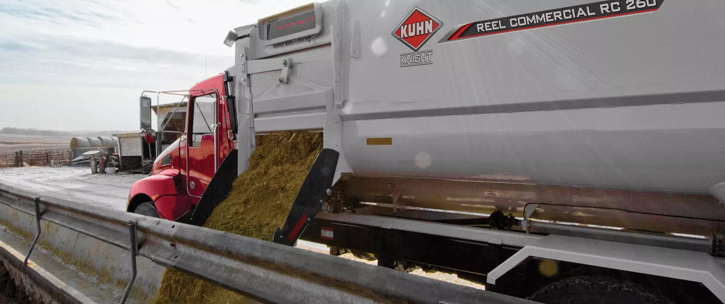 KUHN RC 200 Series Reel Commercial Mixer in action