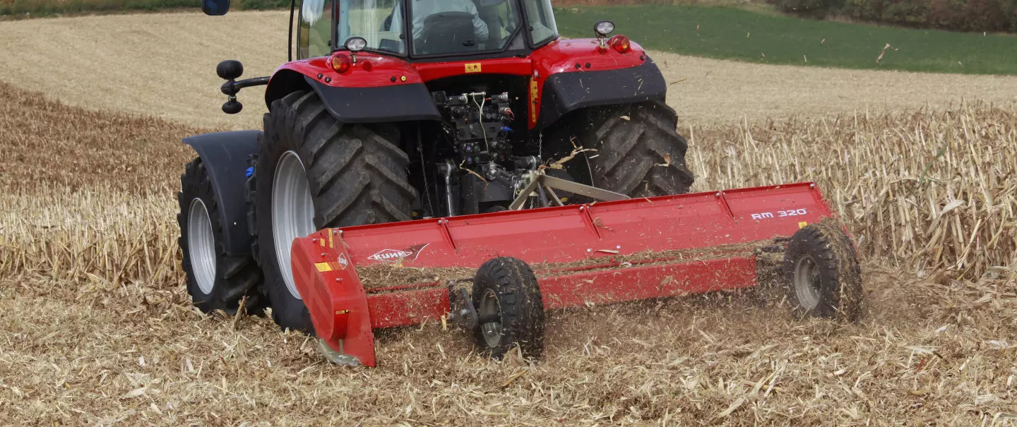 RM 320 shredder at work in a corn field