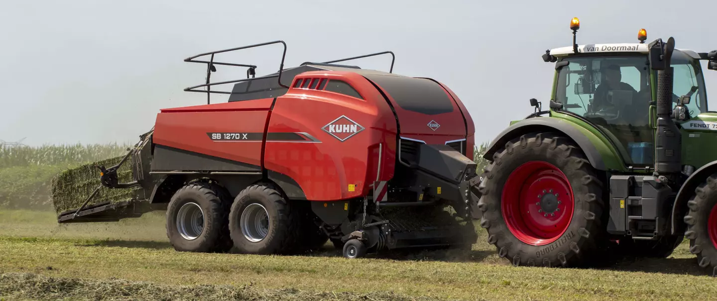 SB 1270 X baler at work