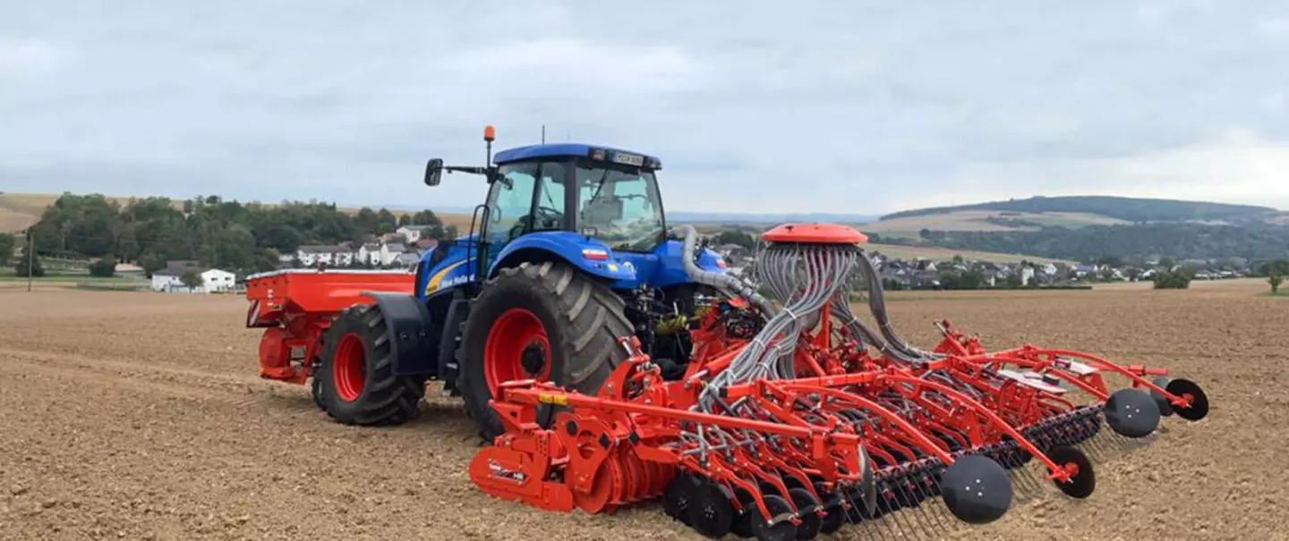 VENTA CSC 6000 seeding bar at work in combination