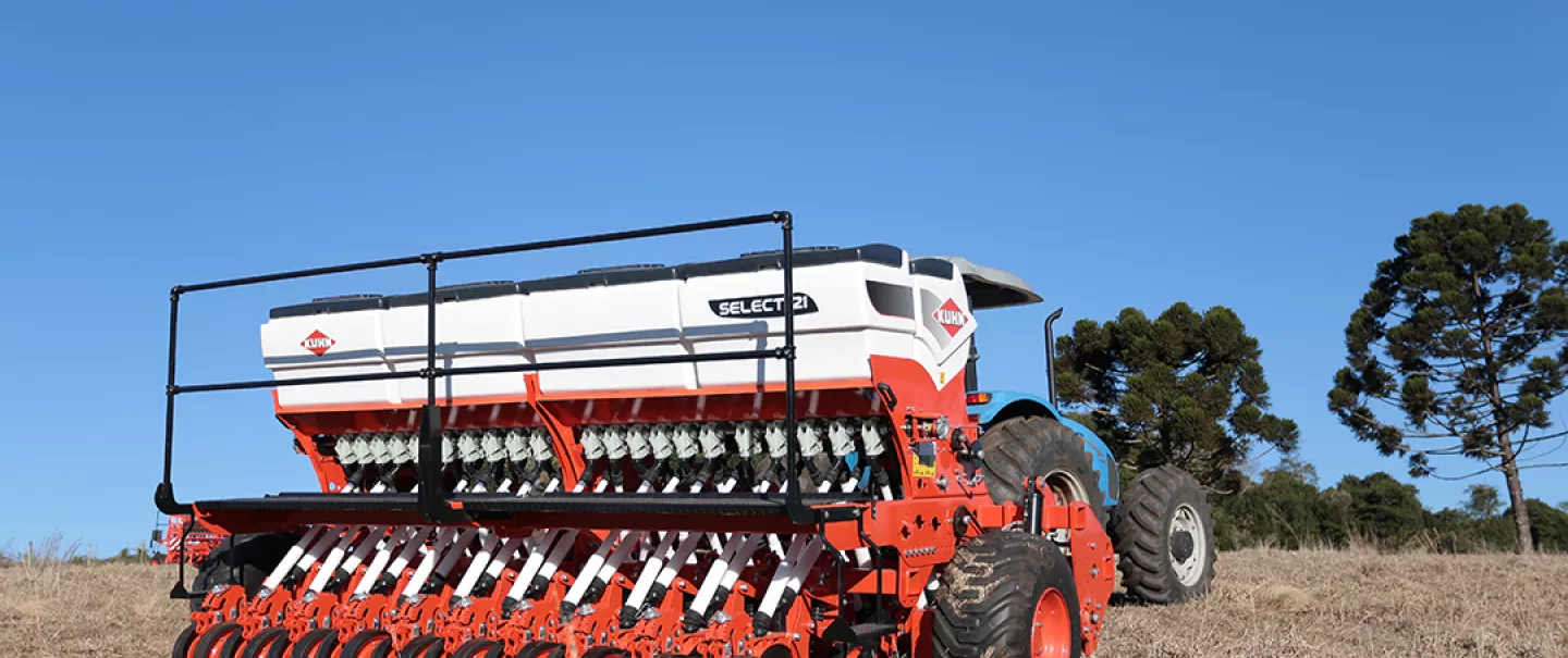 Upper front view of the SELECT seed drill