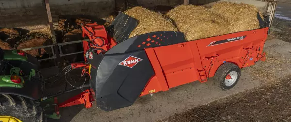 The PRIMOR GII 110.1 Polydrive working in the farm