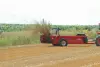 KUHN EasySpread 1219 box spreader in action