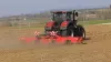 Trituradora de residuos de cultivos BC 6500 R triturando residuos en un campo de maíz