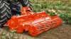 Fraise rotative EL 82 KUHN au travail dans un verger