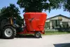 EUROMIX I voermengwagen met 1 verticale vijzel aan het werk