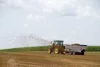 KUHN SLC 126 manure spreader in action