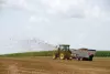 L'épandeur à fumier KUHN SLC 126 en action