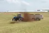 KUHN SLC 141 manure spreader in action